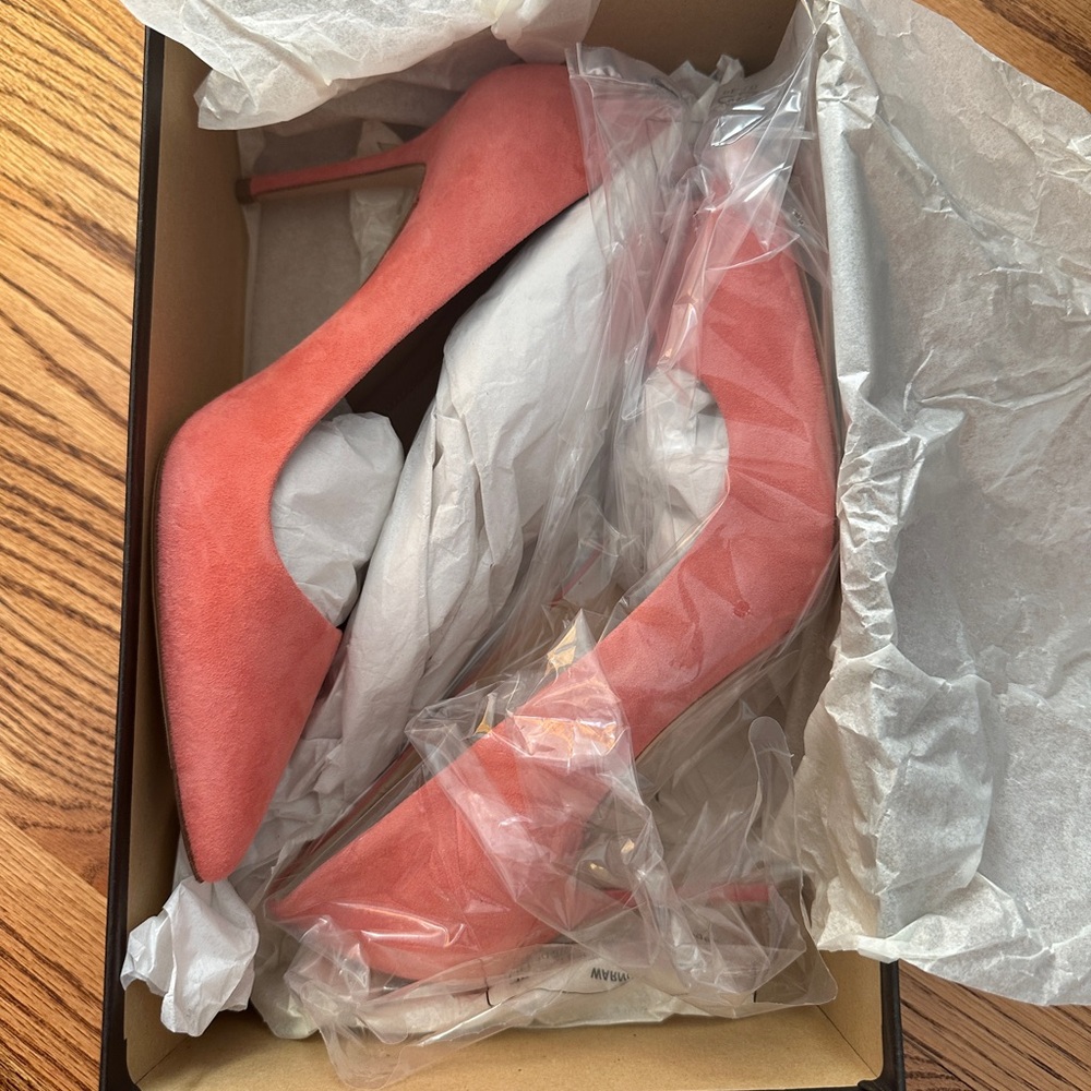 Host Pick ✨ELSIE SUEDE PUMPS - Picture 11 of 15